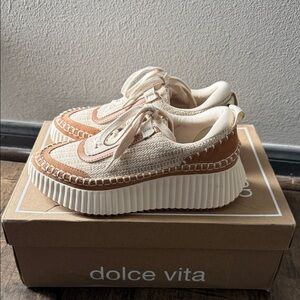 Dolce Vita Cream& Tan Dolen Sneakers